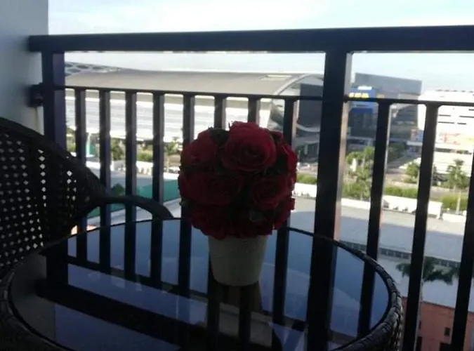 Moa's Spot At Sea Residences * Manila